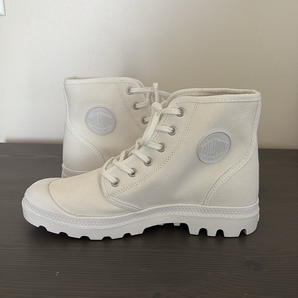 Palladium Pampa Hi Originale High‎ Top Boot White  Mens 7.5 Women’s 9